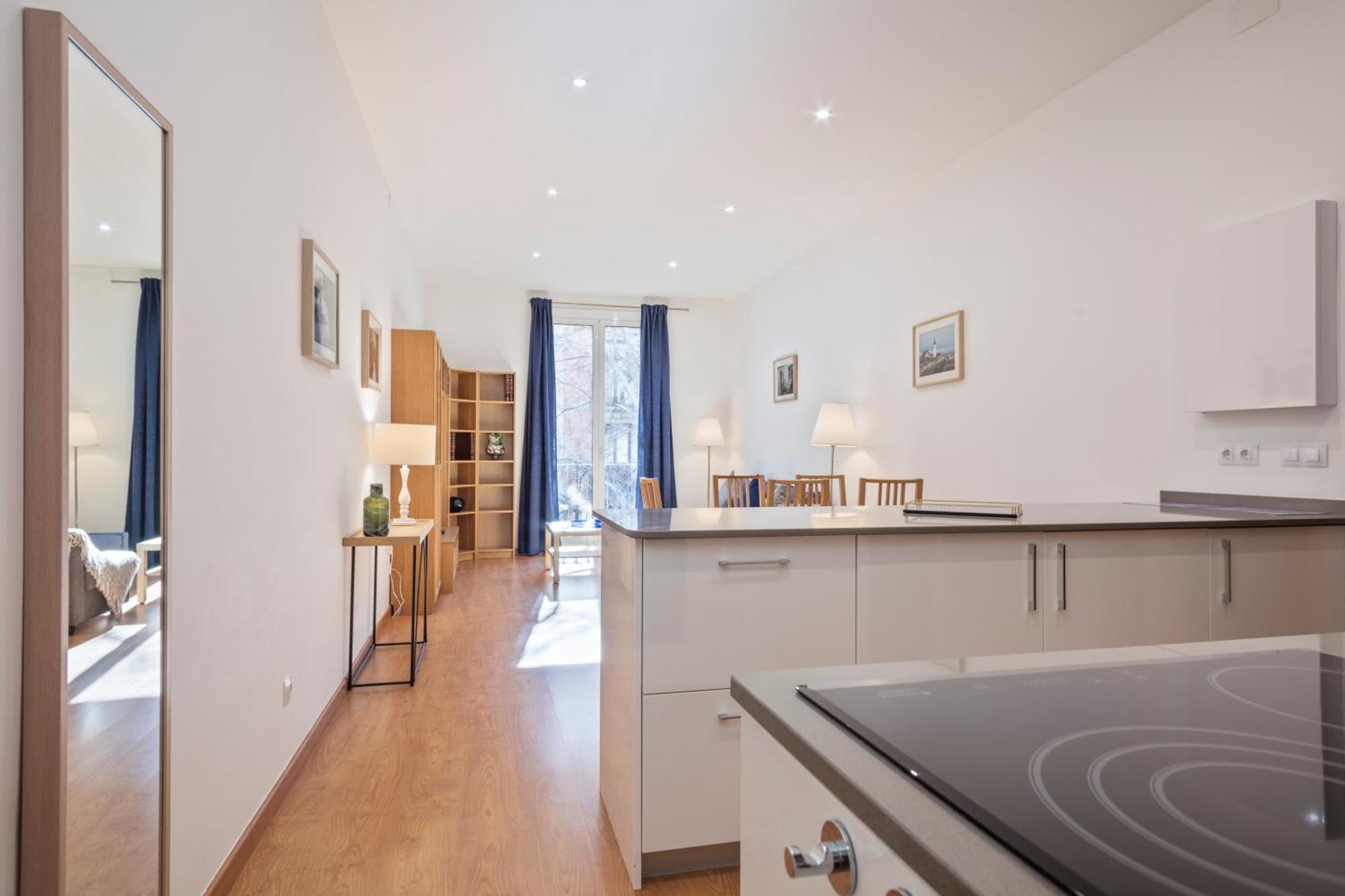 Cozy With Ensuite 11 Apartment